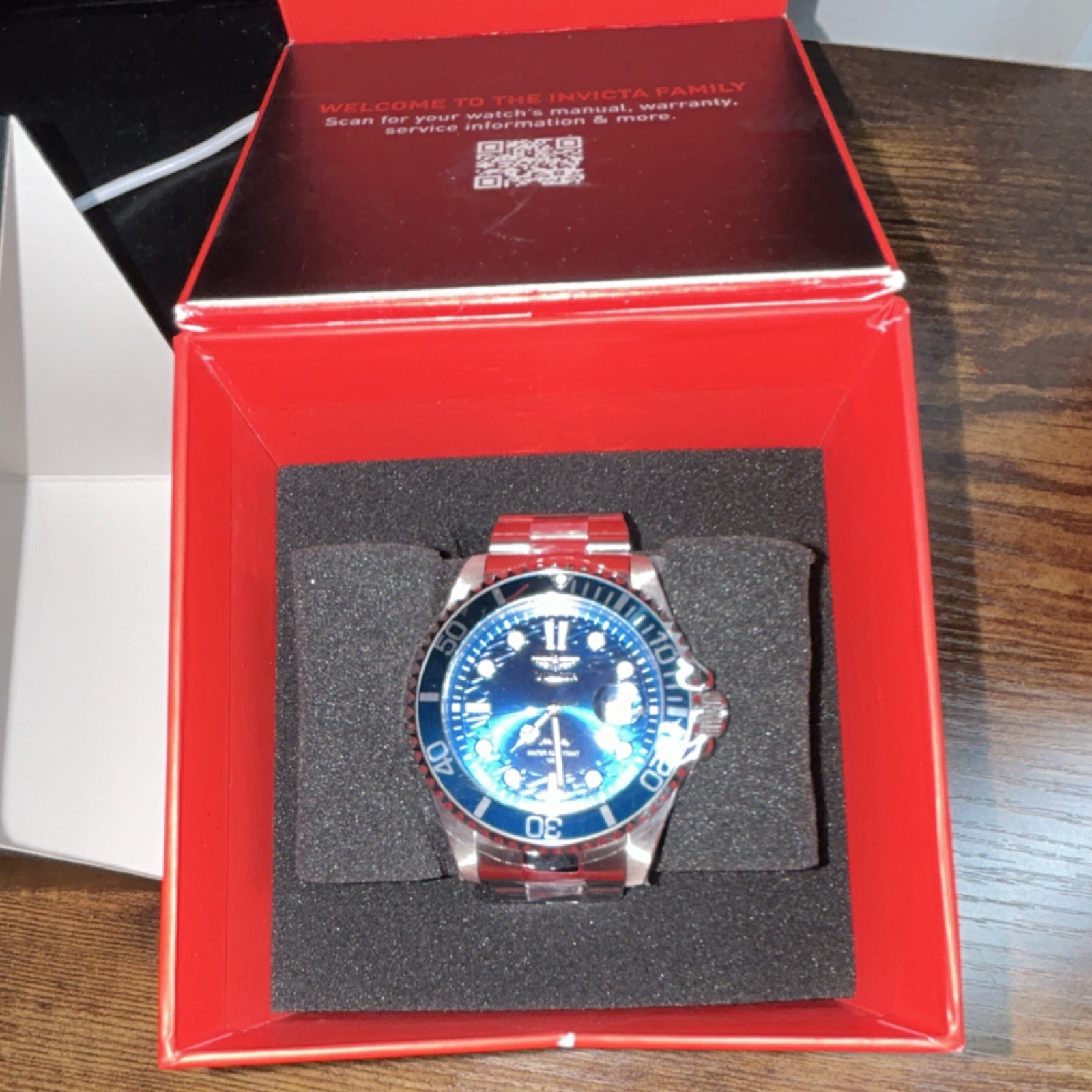 Invicta Men’s Diver Quartz Wristwatch Blue Dial Stainless Steel Water-Resistant