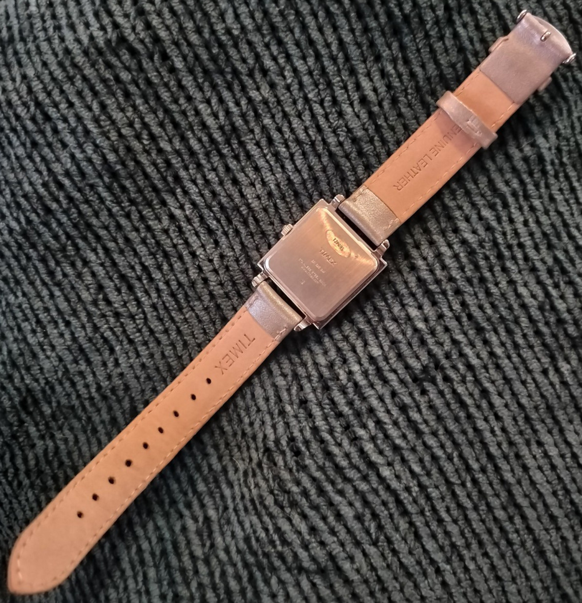 Timex T2P095 Genuine 22cm Silver Leather Strap Women’s Watch NEW BATTERY