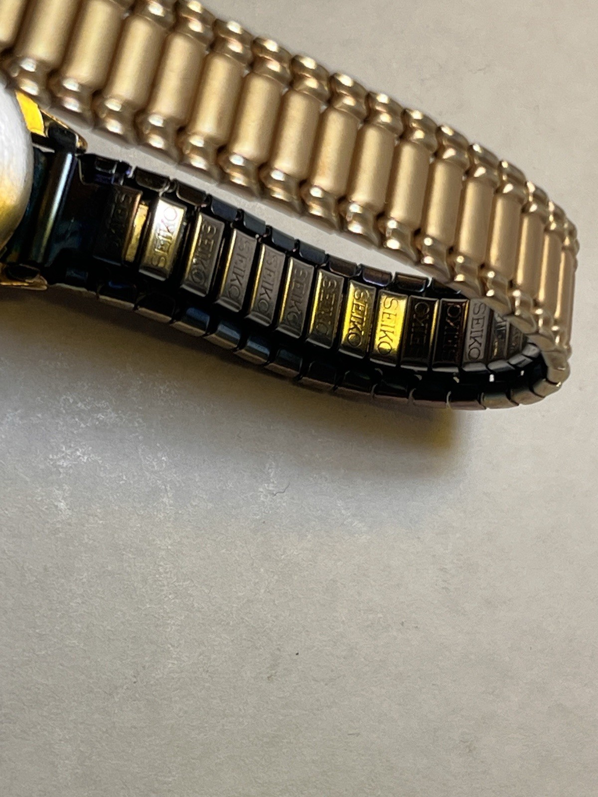 VTG Seiko Women 1N01-0E19 Gold Expansion Quartz Analog 20mm Watch Needs Battery