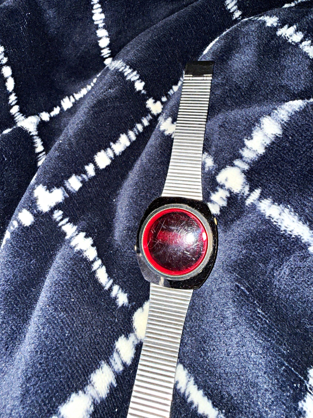 VTG LED Red Digital Watch UFO Case bezel Texas Instruments style working!