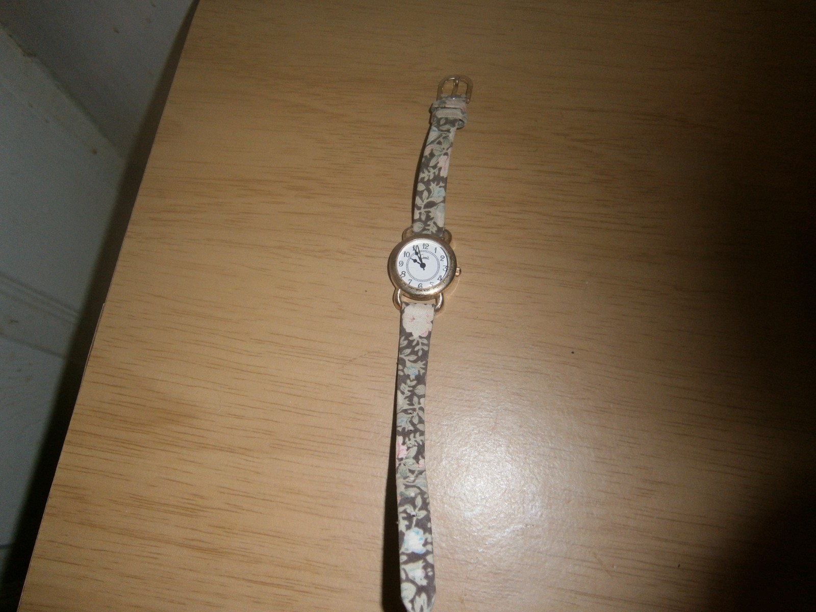 Vintage ‘Limit’ ladies watch. Quartz. Floral strap.22cm’s. (E22a1)