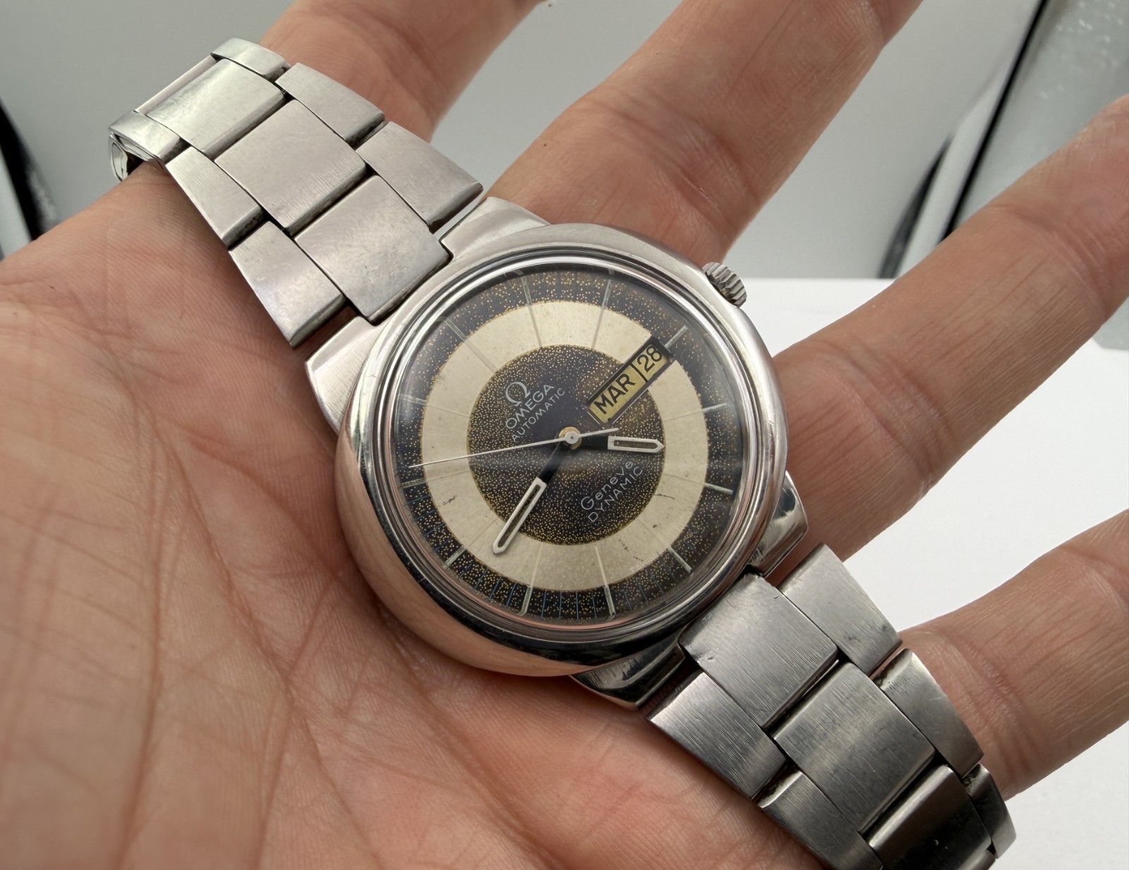 Vintage OMEGA Genève Dynamic 166.108 Stingray Dial Cal Ω 1022 Automatic – 41 mm