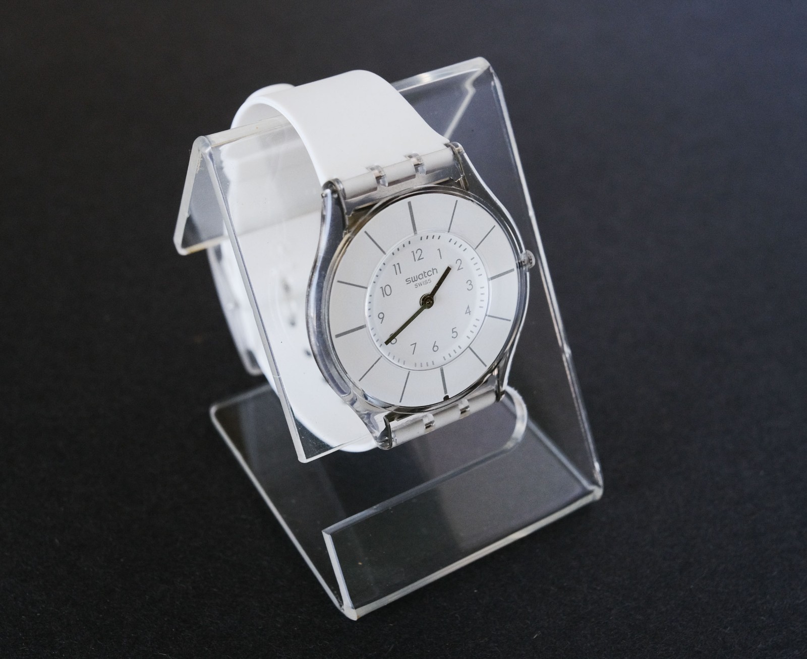 Swatch Skin White Classiness SS08K102-S14 Ultra-thin 34mm Great Condition
