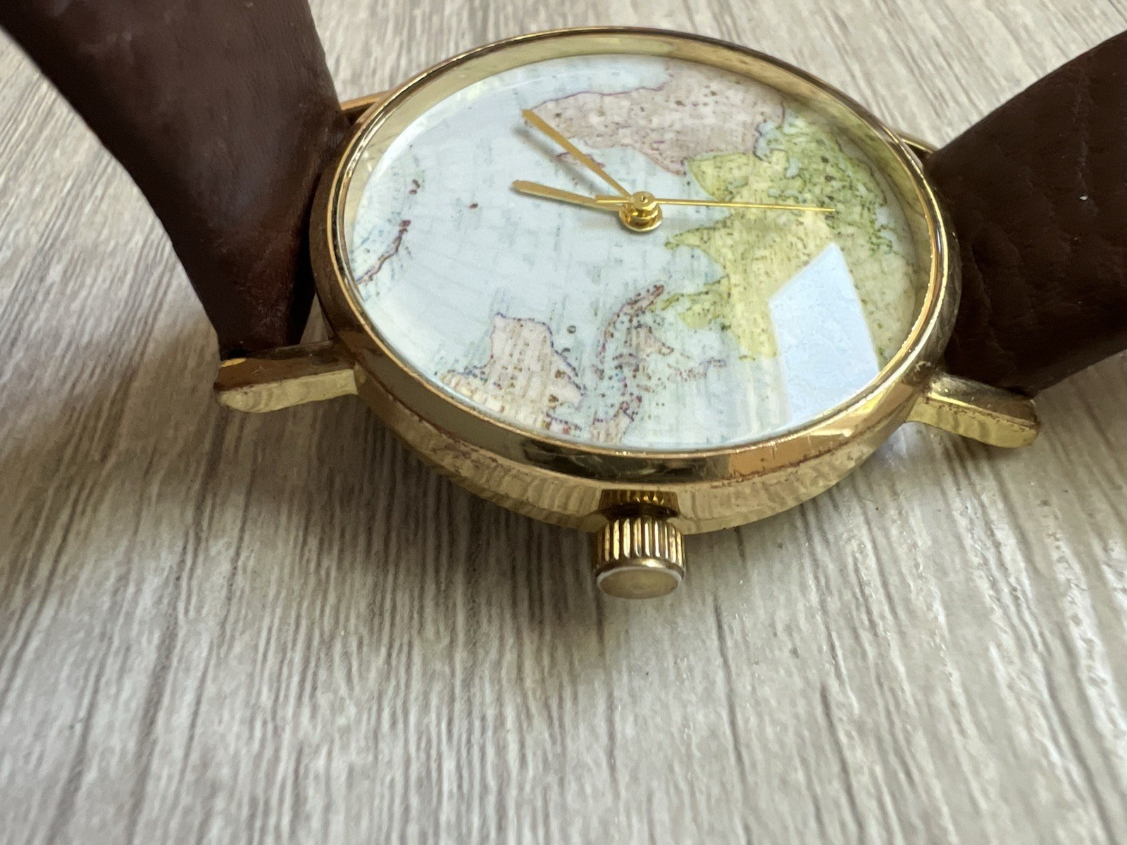 Vintage World Map Dial Watch Gold Tone Case Brown Leather Strap – NEW BATTERY