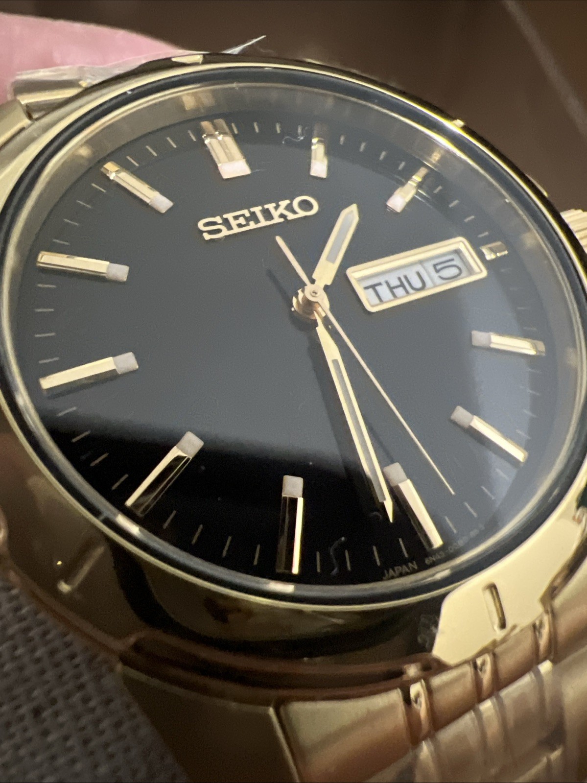 Seiko Authentic 😱Essentials-Black Dial Gold Bracelet Men’s Watch SUR358J1!!