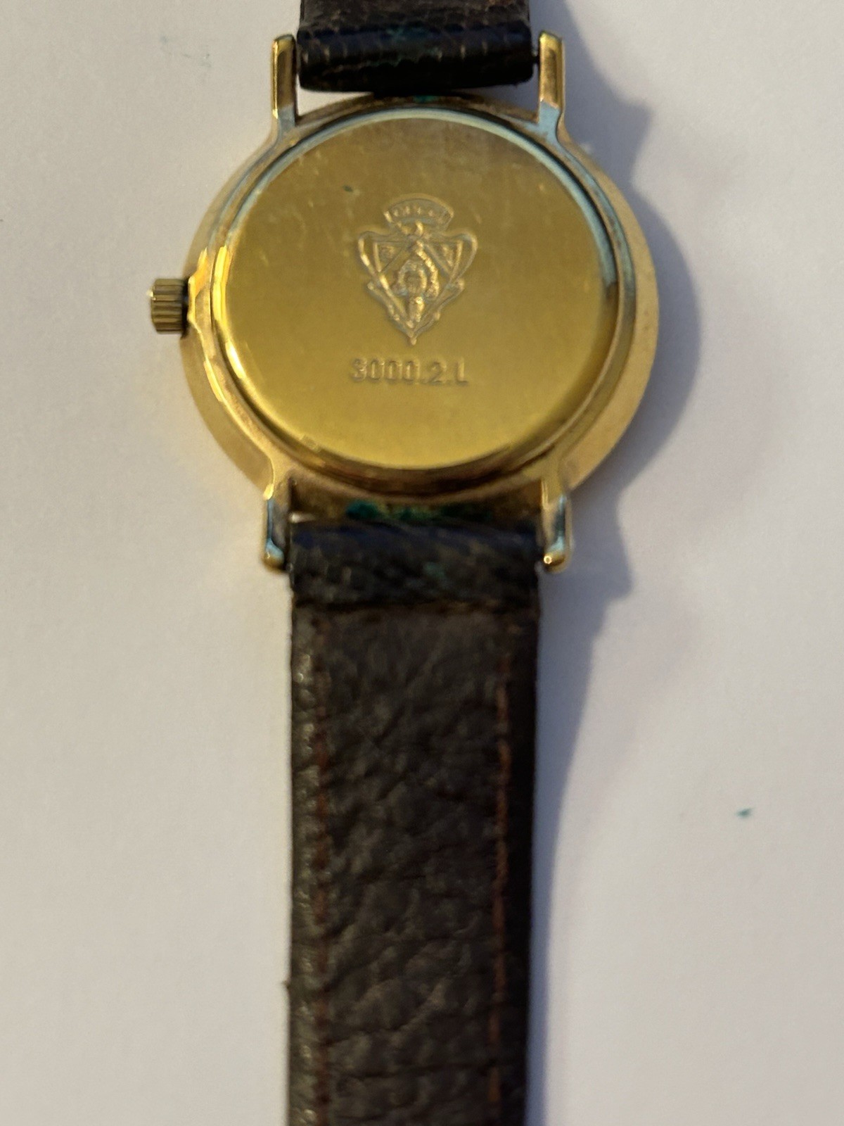Authentic Vintage Gucci 3000 2 L Series Quartz Watch – Gold Tone & Roman Numeral