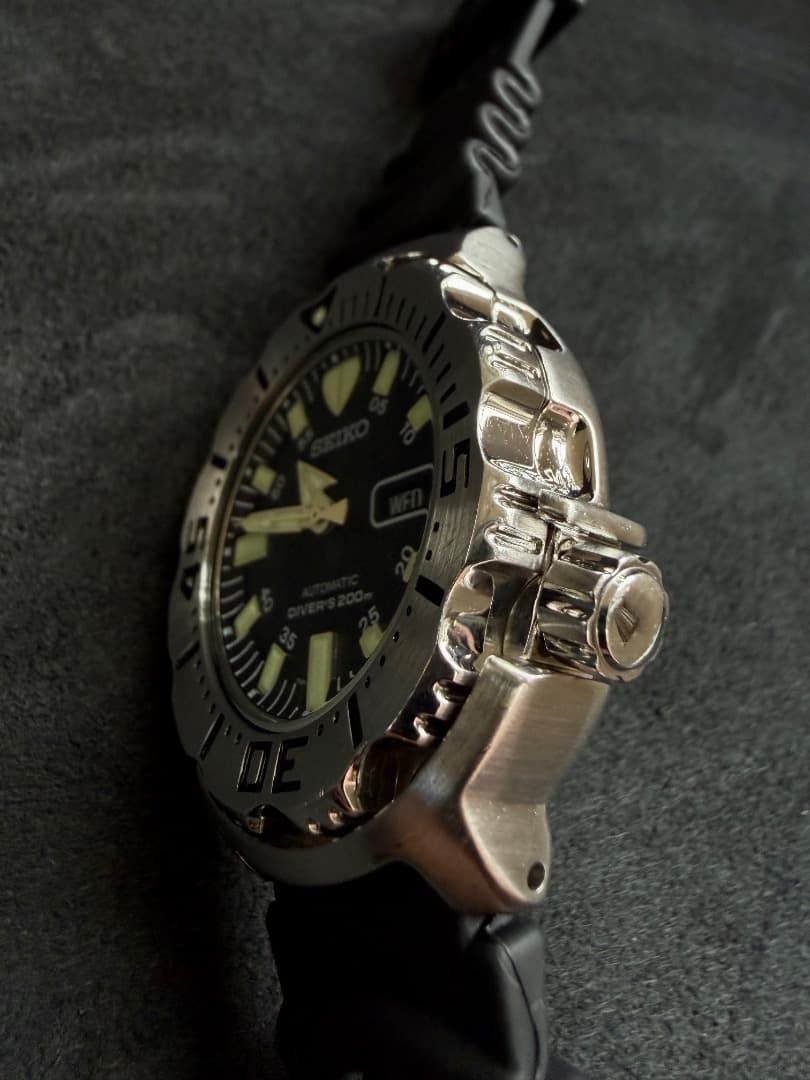 [New OEM Rubber] Seiko Black Monster SKX779 7S26-0350 Automatic Diver 200m Watch