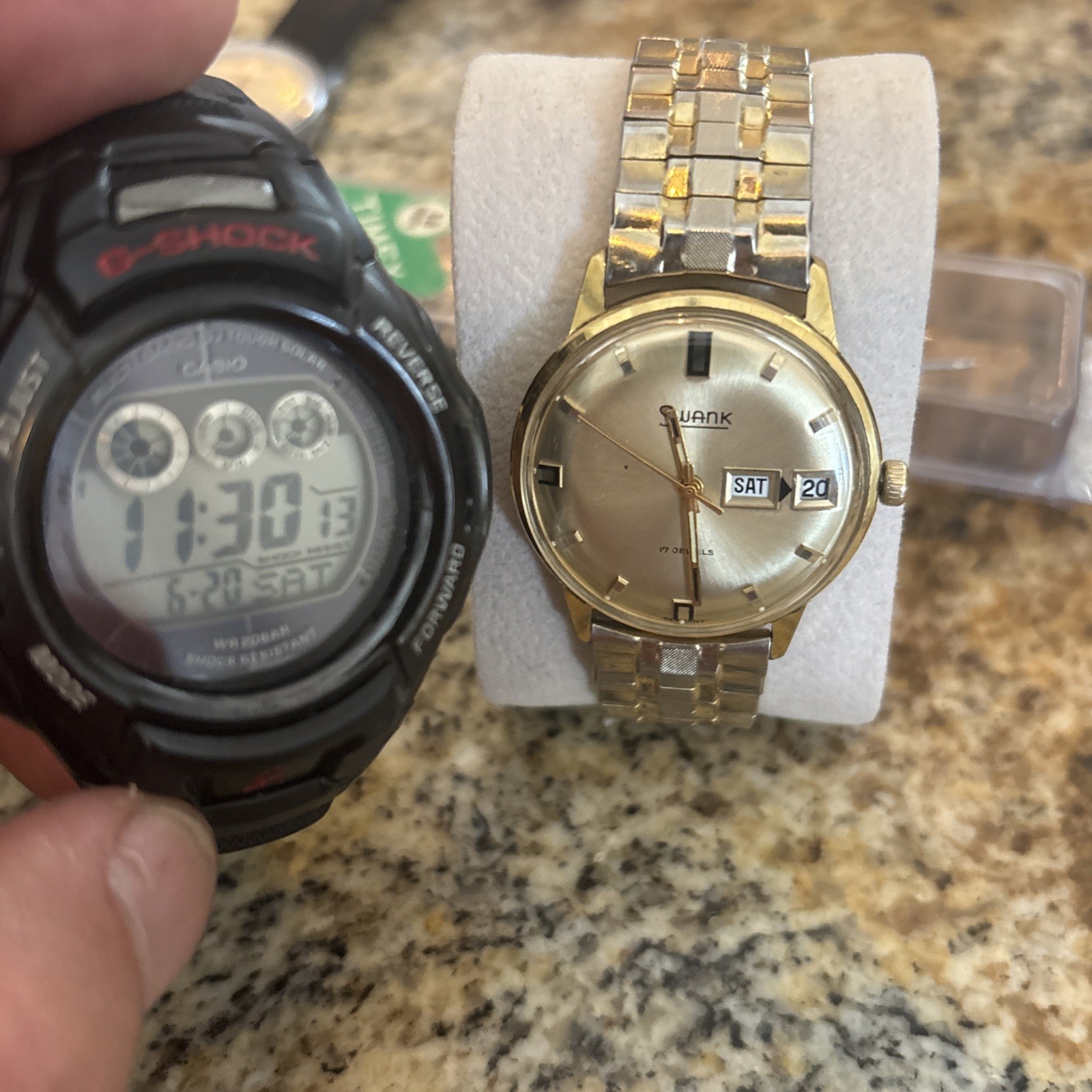 Swank Men’s Wristwatch Gold Metal Bracelet 17 Jewels Analog Day Date Baton Dial