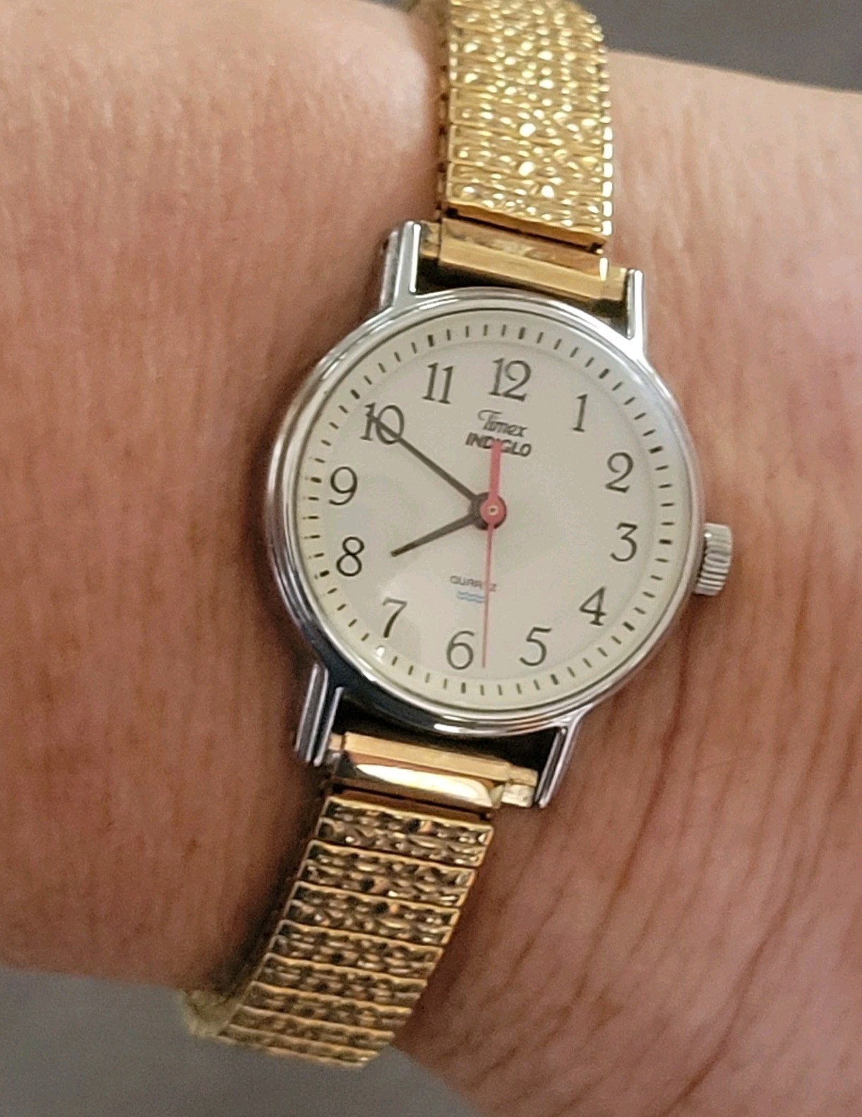 Timex Indiglo Quartz NEW BATTERY Hadley Roma Watch Stretch Band Gold Tone