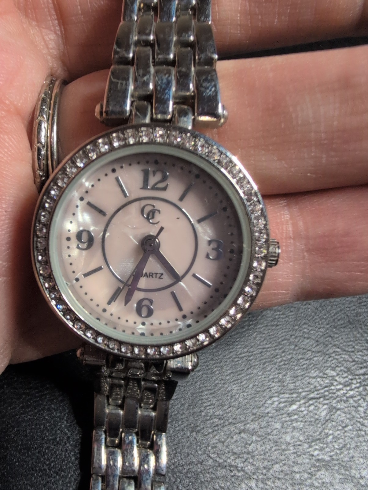 Retro Collectible Women’s GC Watch Mother Of Pearl Face Faux Diamonds Quartz