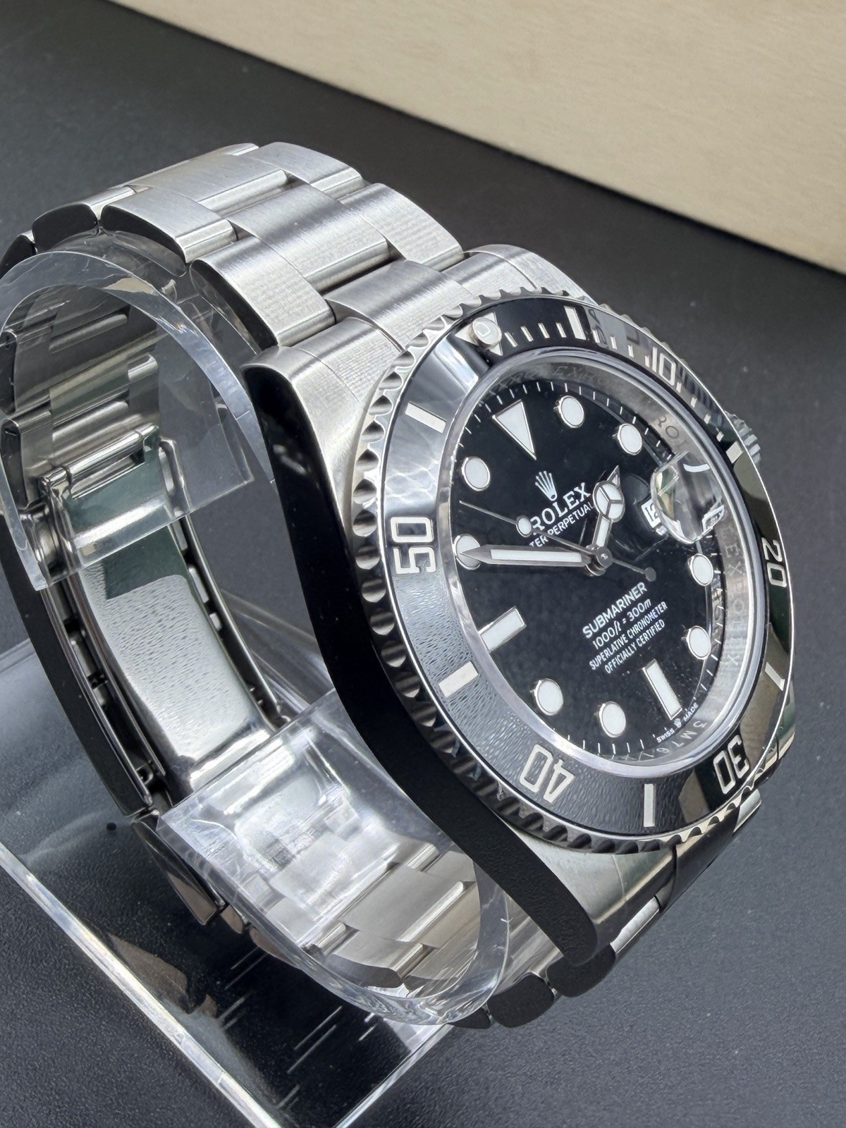 Rolex Submariner 126600Silver Oyster Bracelet with Black Bezel