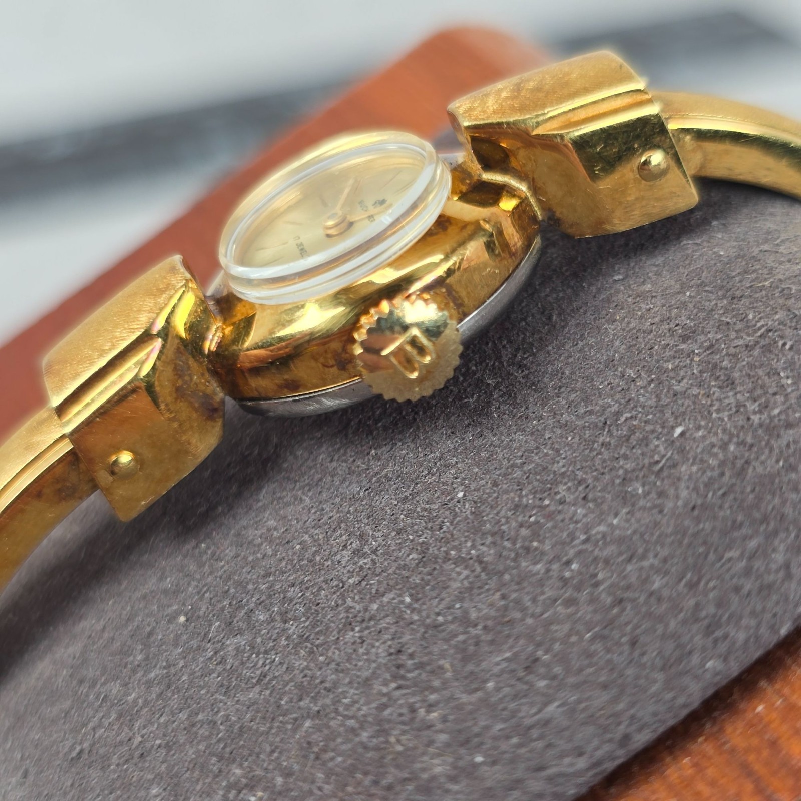 VTG Bucherer Ladies Gold-Tone Manual Wind Watch W/ Adjustable Textured Bracelet