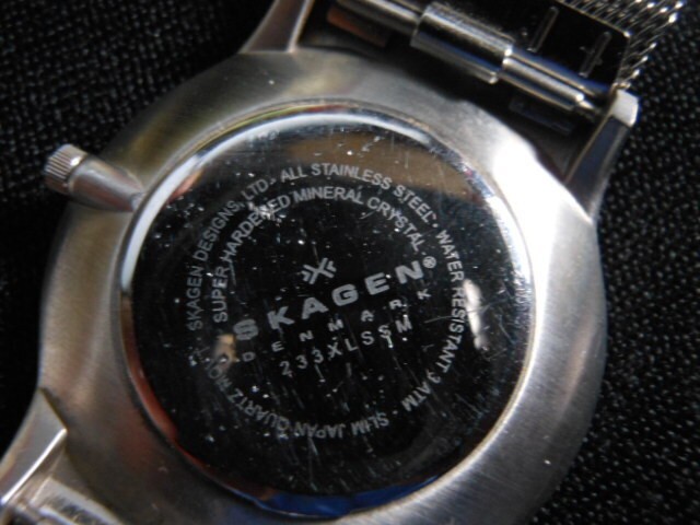 ‘ Scandinavian Denmark lightweight titanium SKAGEN wristwatch gray color ultra