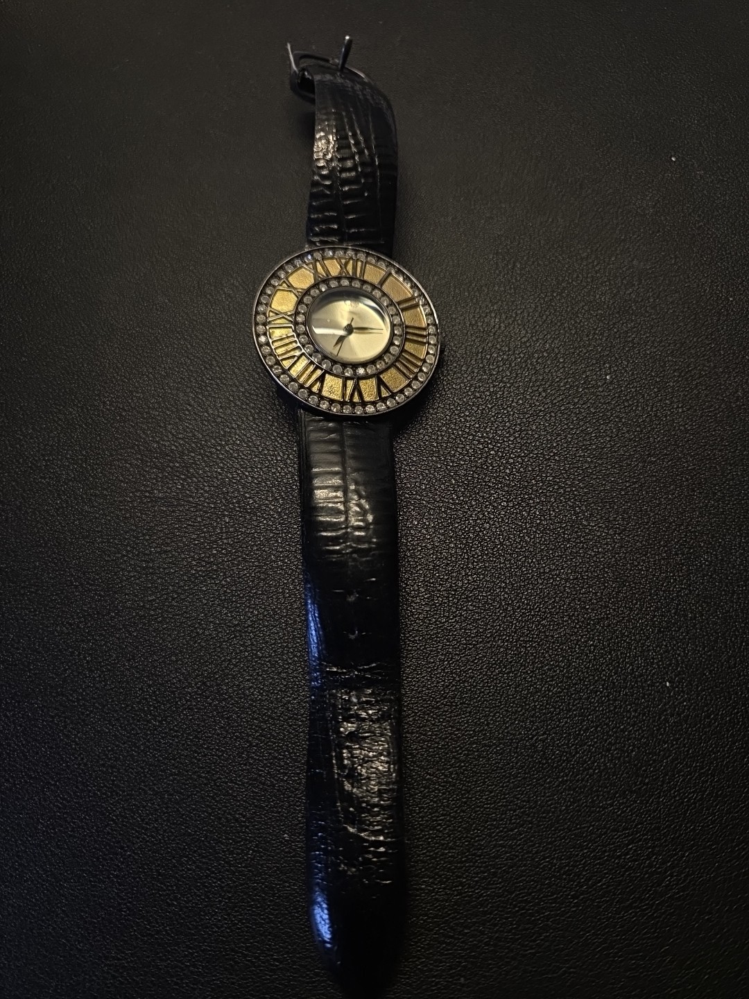 Chico’s Womens Watch 40mm Gold Tone Black Crystals Leather No Battery 8.25″