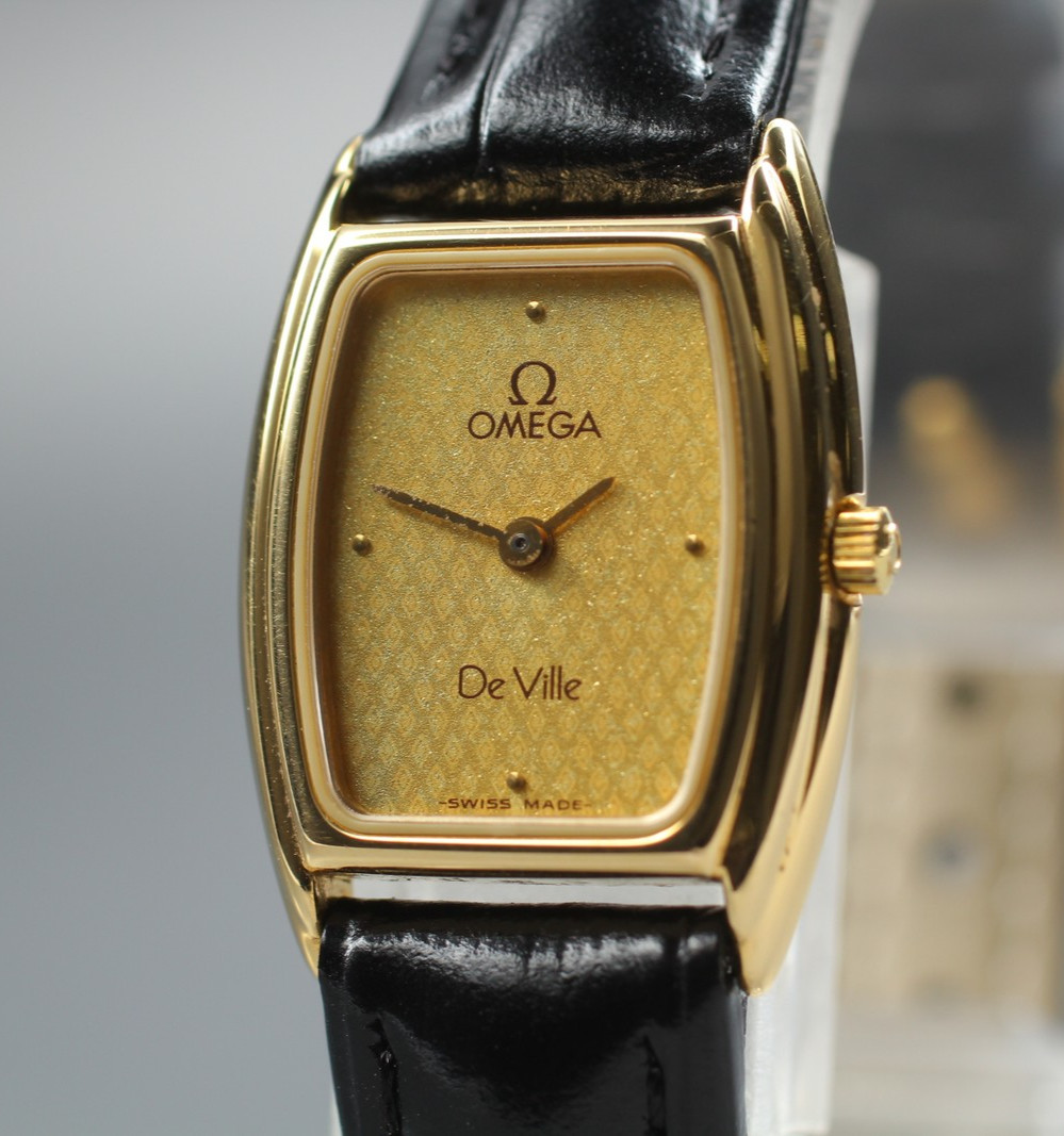 1984 Near MINT OMEGA De Ville 19mm Quartz Gold Dial Women’s Vintage – 591.0299