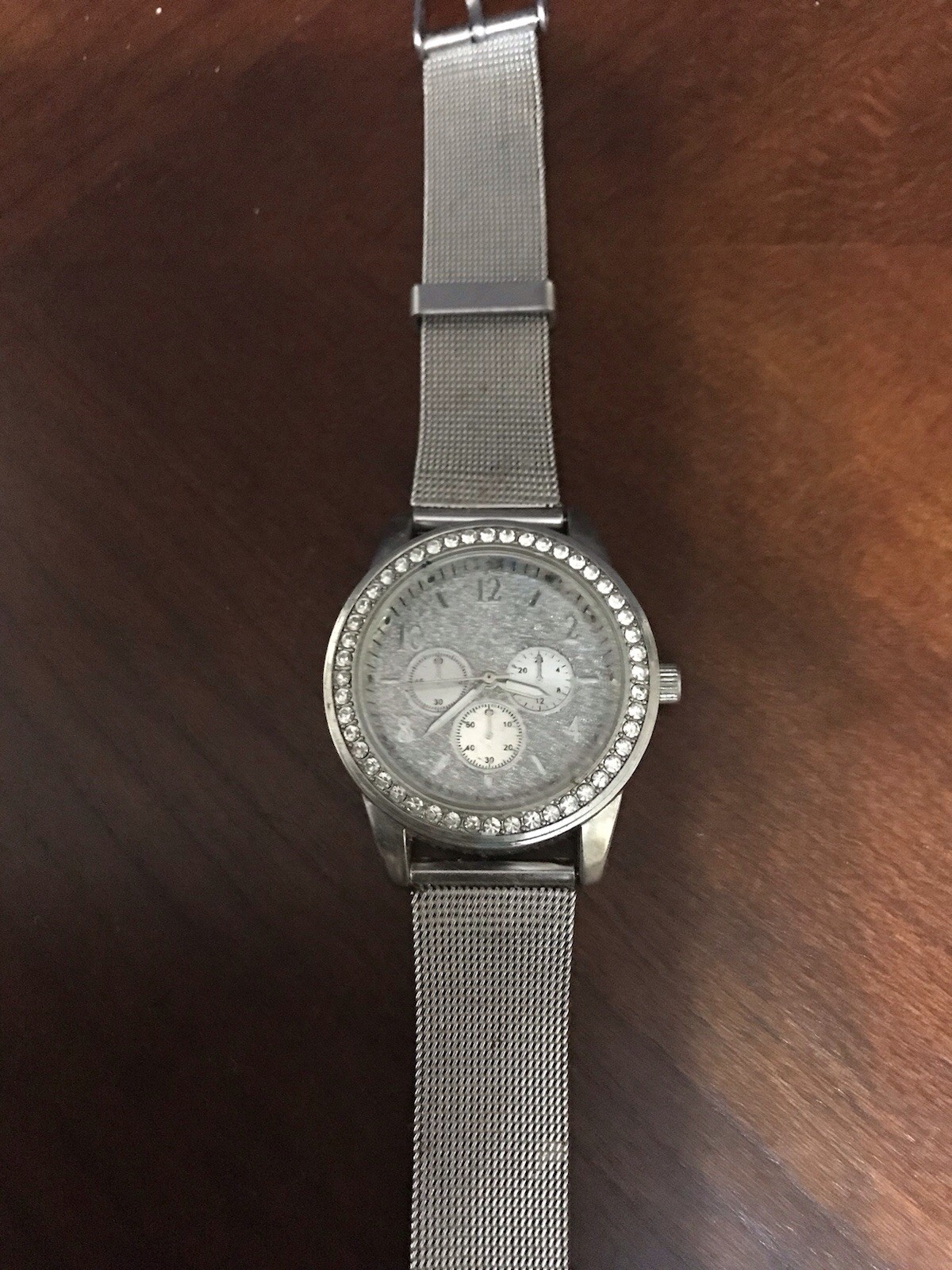 Women’s Silver Tone Quartz Analog Wristwatch Mesh Band Gray Dial Gem-Set Bezel
