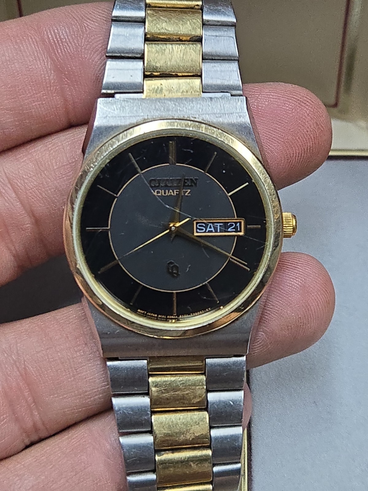 Men Citizen Cq Watch Black & Gray Face Silver Gold Case Steel Band 6101 T15588kt
