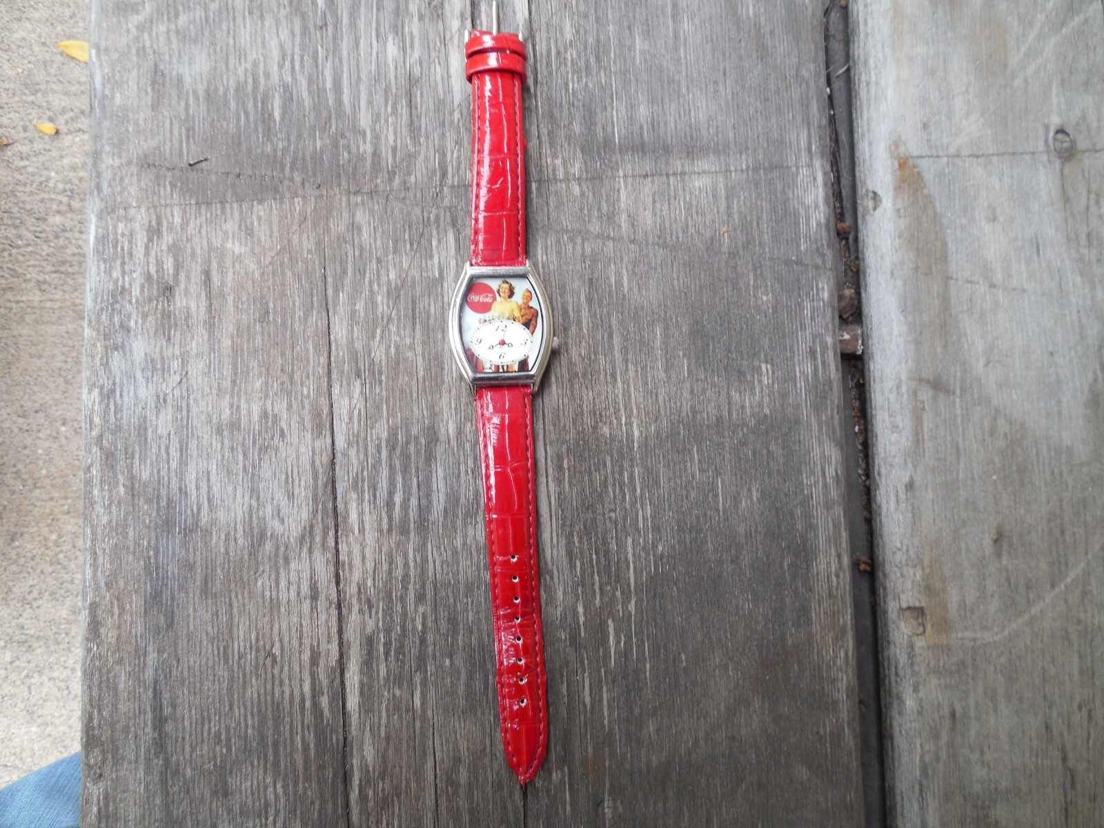 COCA COLA Analog Wristwatch Working New Battery