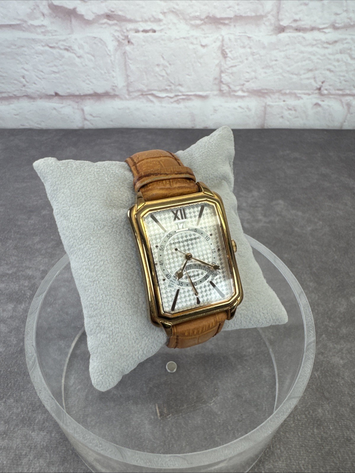 Vintage DANIEL SEIGER “Finesse” 18K Gold Plated Men’s Watch. DS1970