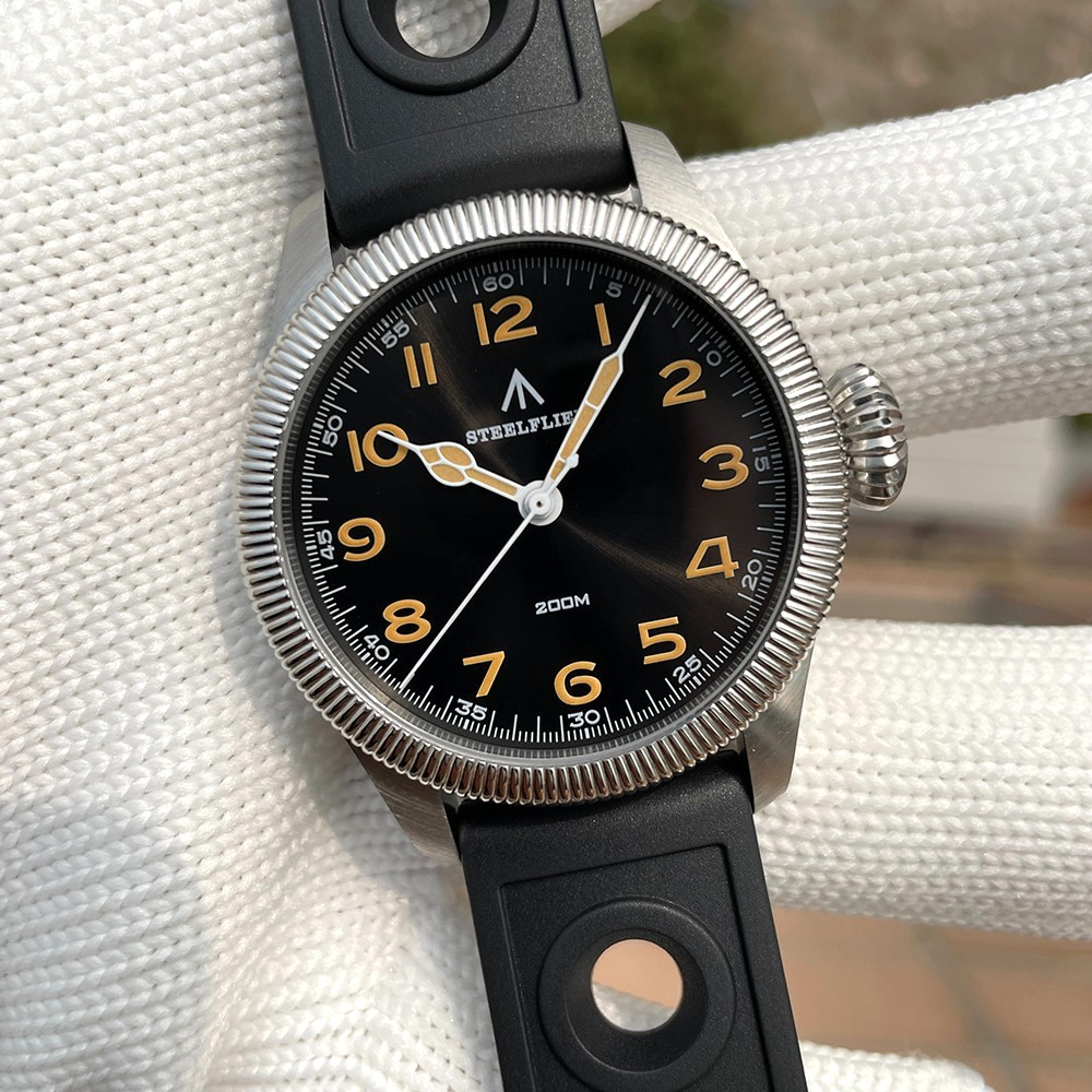 39MM STEELFLIER Diver Quartz Watch Men’s 200M Waterproof Silicone Luminous NEW