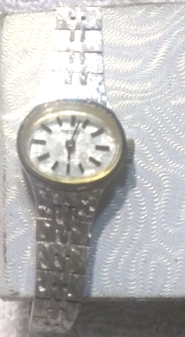 Seiko Wind Up Dress Watch 11-7619 Silver Textured Dial Bracelet Band Chain Works