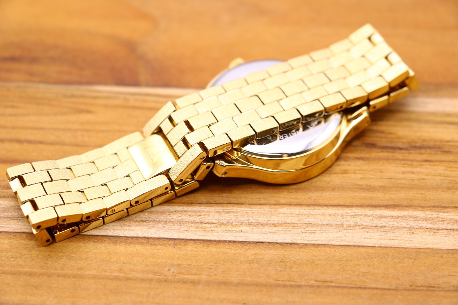 Mens Croton Diamond dial gold tone wrist watch 3atm japan quartz