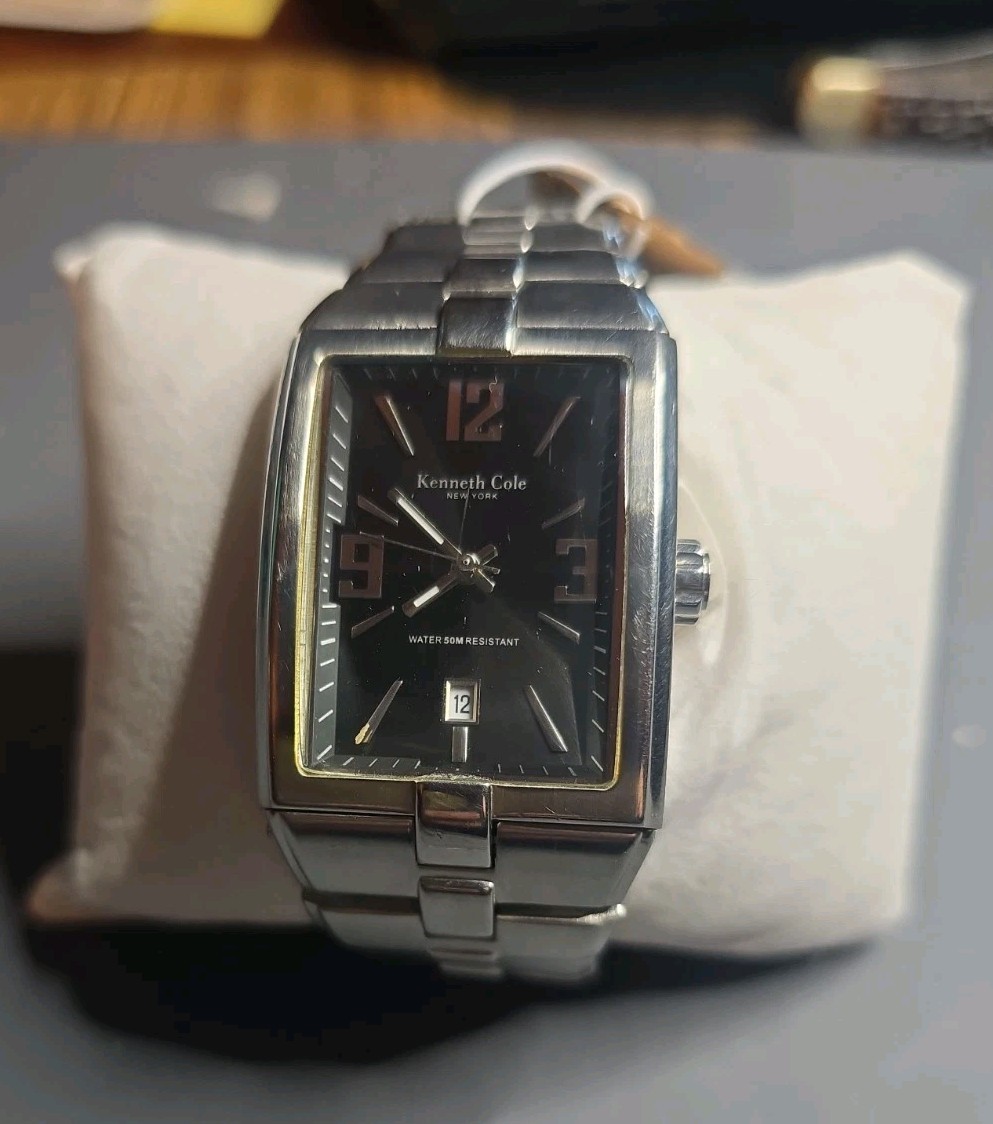 Kenneth Cole KC3512 Men’s Curve Glass Stainless Steel Watch Bracelet – New Batt