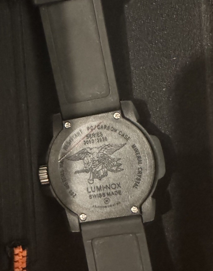 LUMINOX 3050/3950 Navy SEAL 200M Swiss