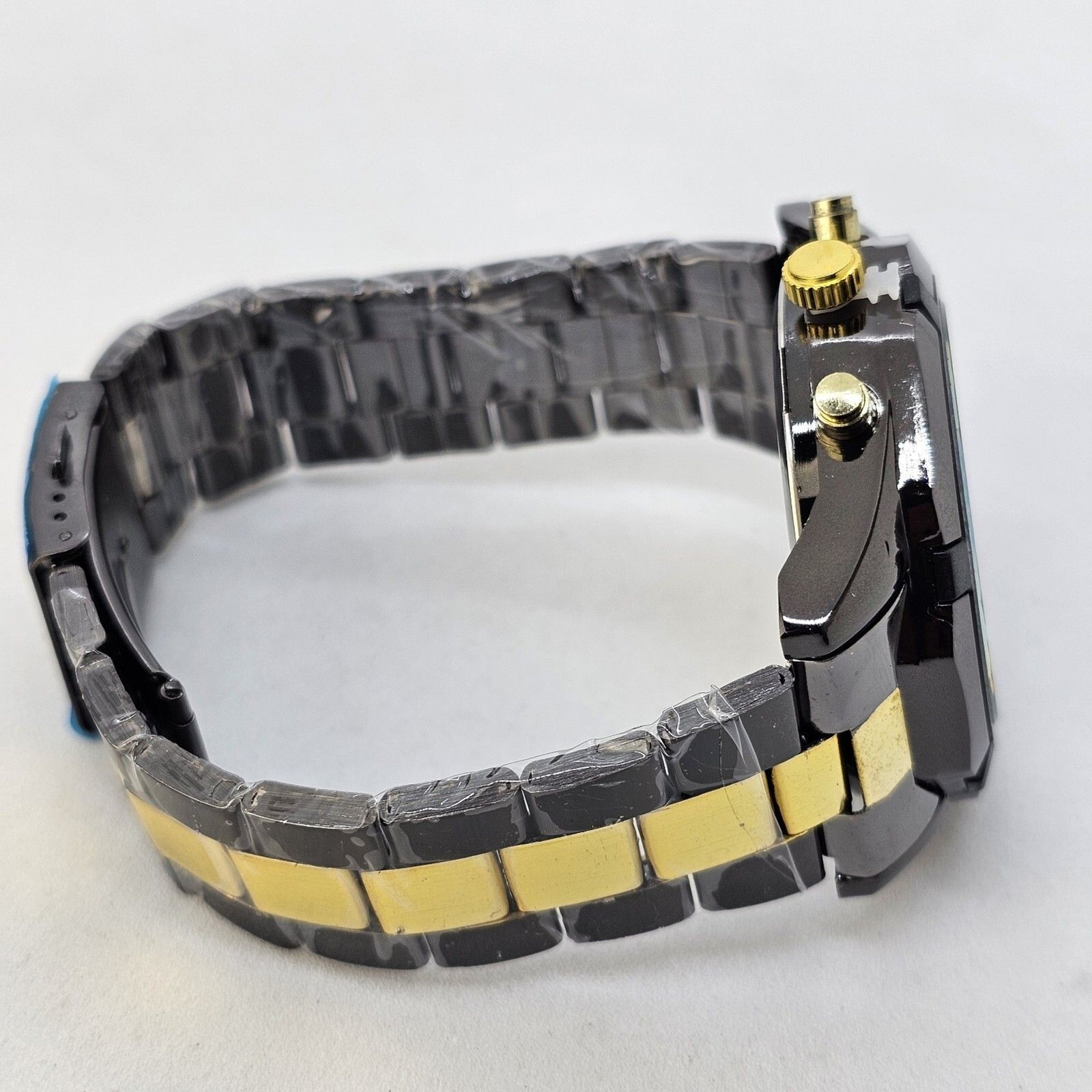46MM Men’s Watch Black Case Black Dial Date Indicator Black Gold Bracelet 8″