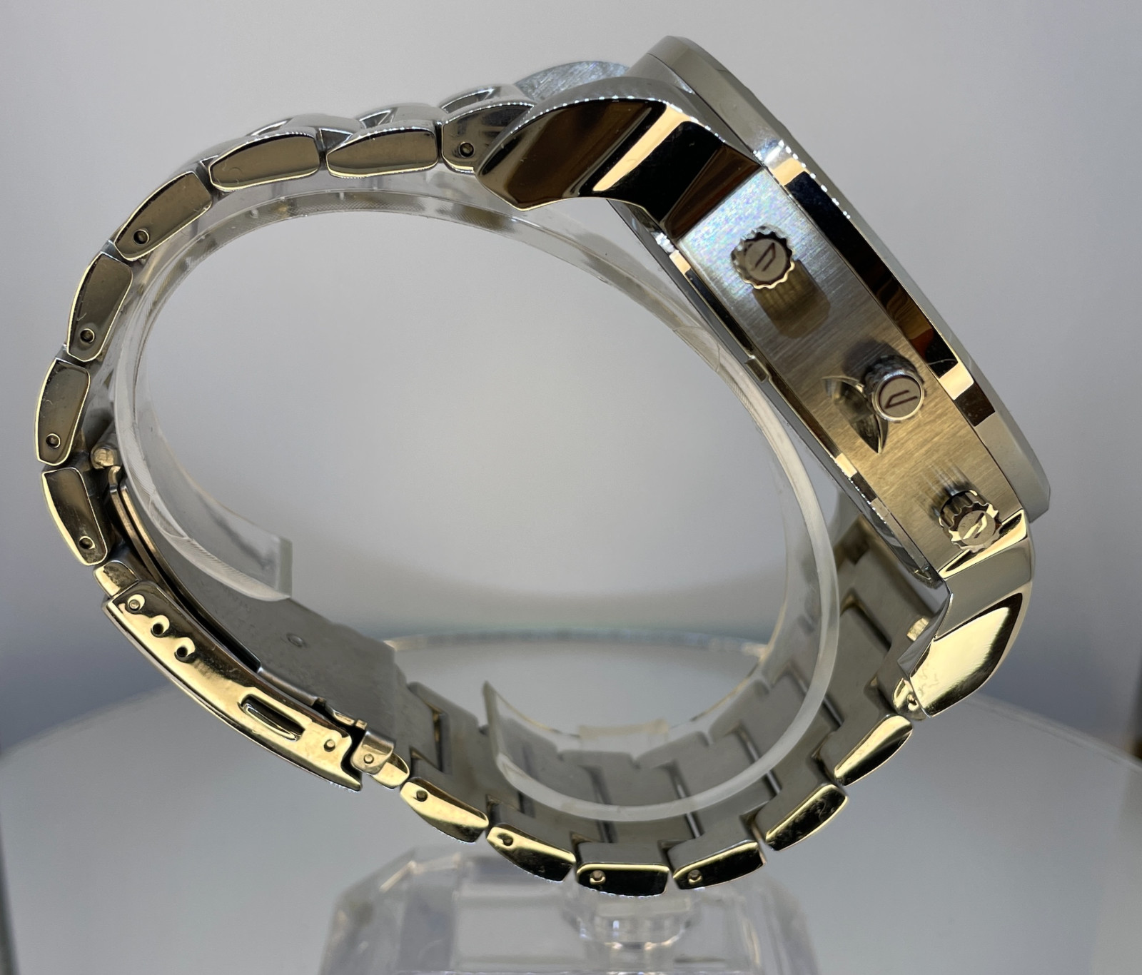 2025 Brand New Diesel Mr. Daddy 2.0 watch features a white sunray dial DZ7482