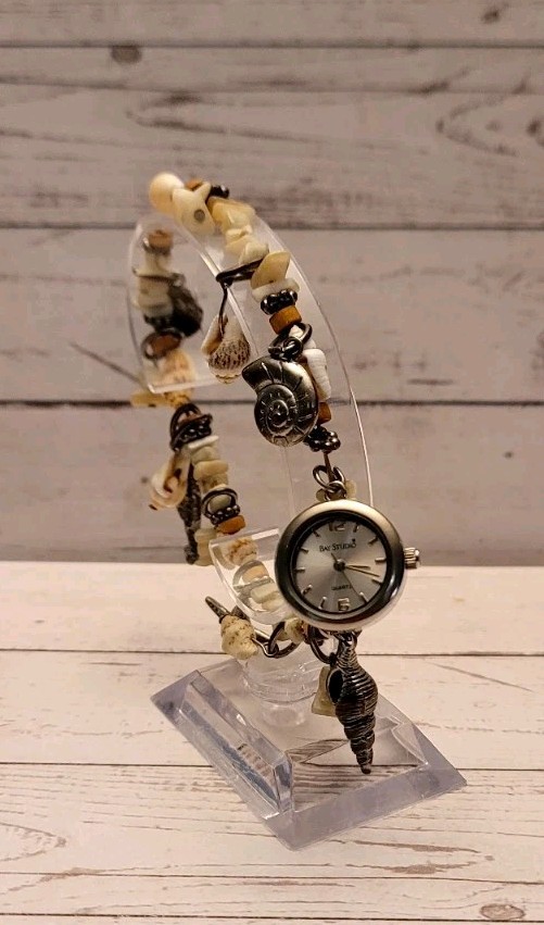 Bay Studio 28MM Women’s Watch, Sea Shell Stretch Bracelet, Works, Pre-owned.