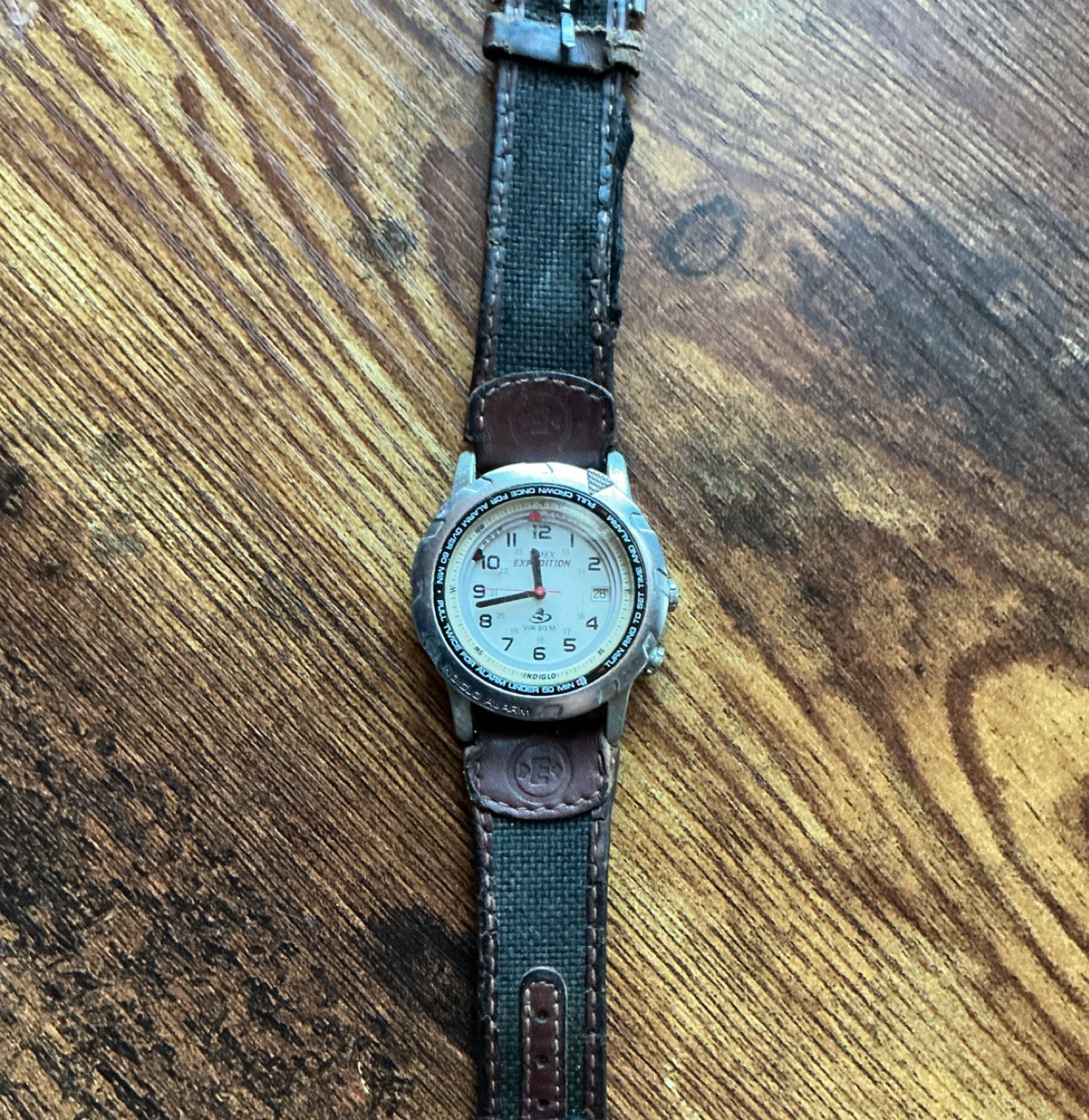 Timex Expedition Indiglo Men’s Quartz Wristwatch Leather Canvas Strap