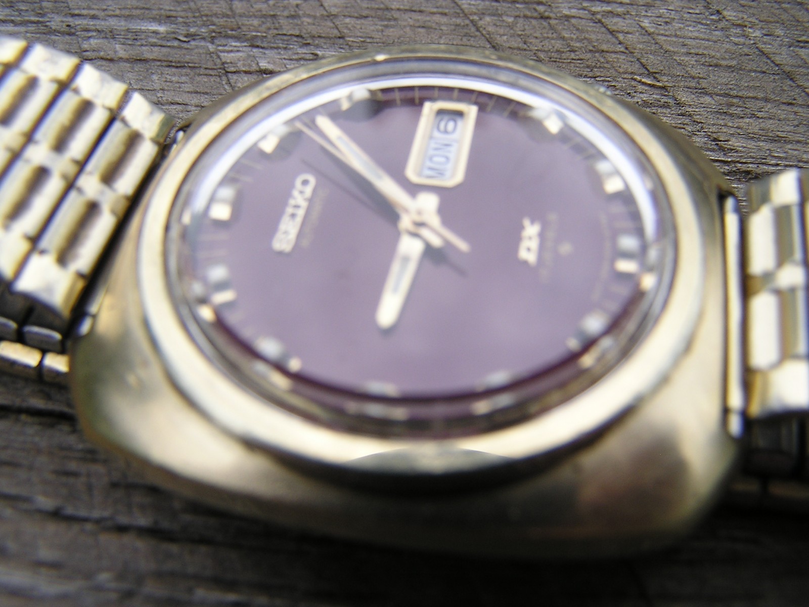 Seiko DX AUTOMATIC VINTAGE JAPAN MEN’S WATCH… WINE DIAL !