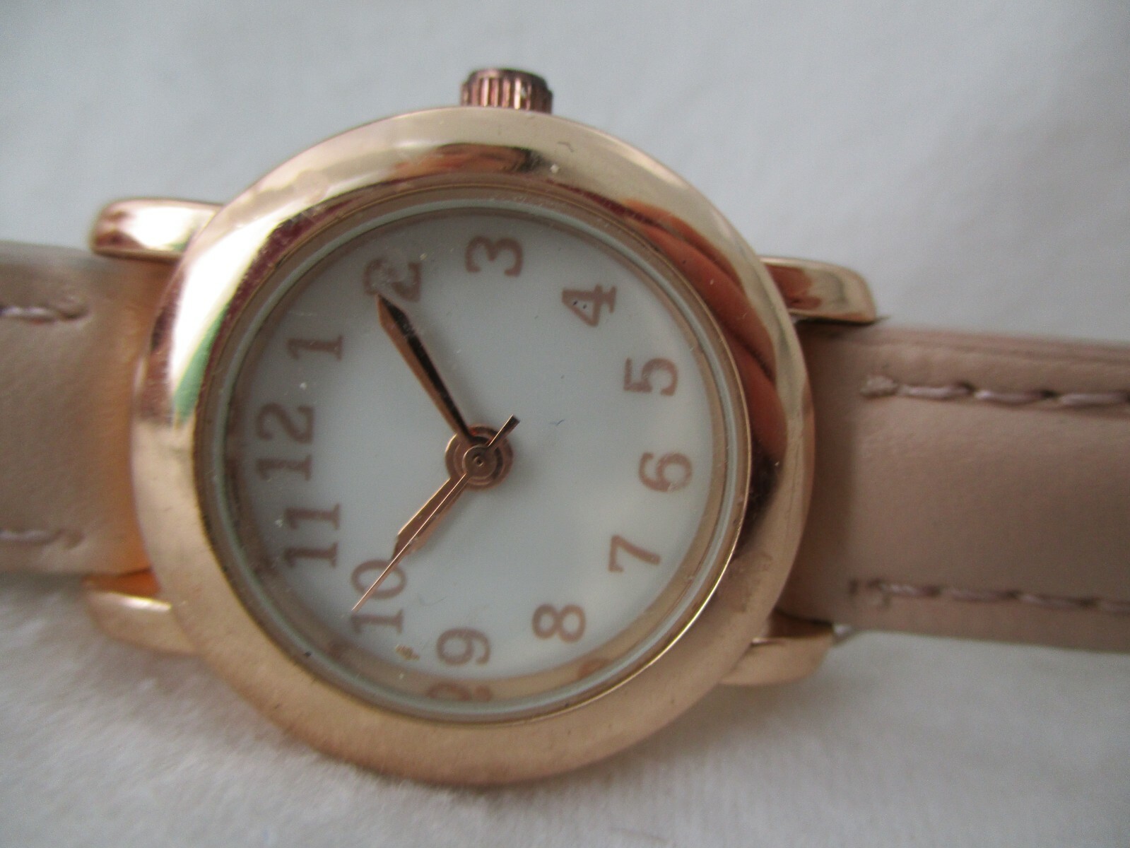 Watch Rose Gold Toned Round White Face Beige Pink Buckle Band WORKING!