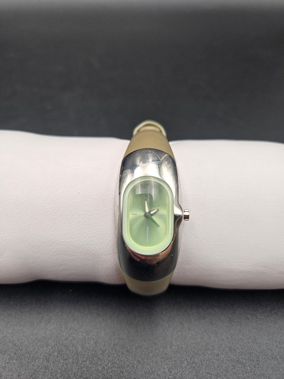 Nike Watch Imara Spin WR0102 Olive Green Dial Stainless Steel 50M Works Y2K