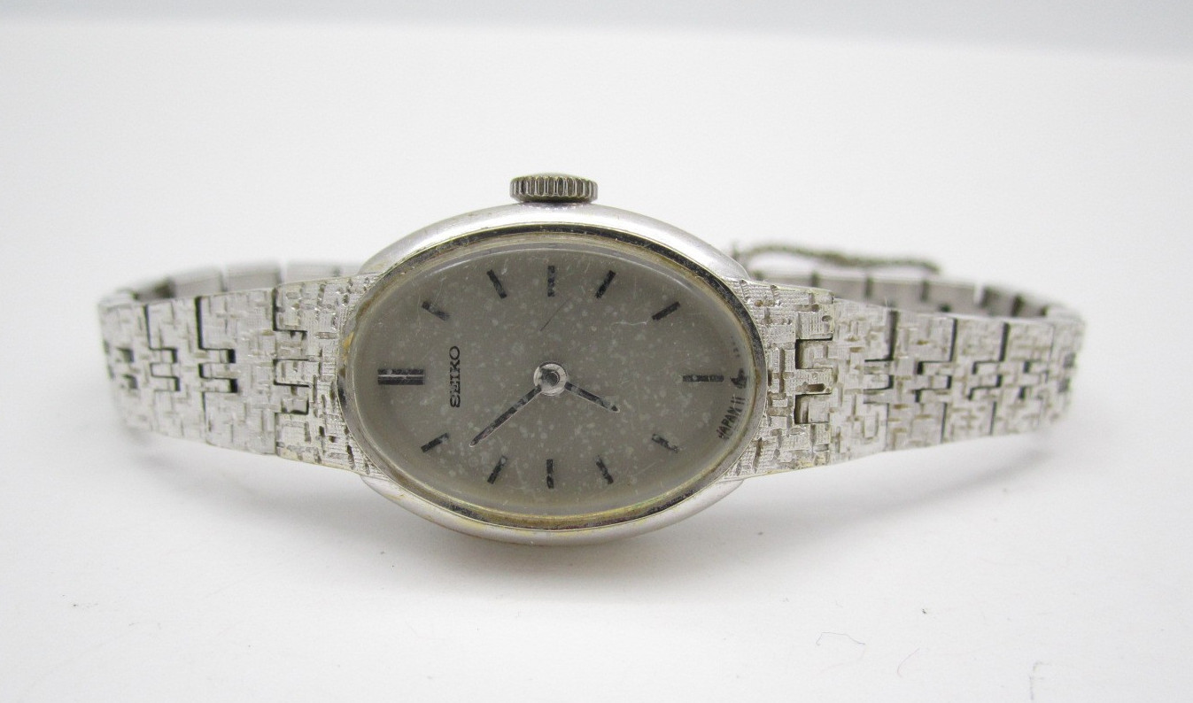 Vtg Seiko Hand Wind Mechanical WR Analog 17mm Oval Watch (H824)