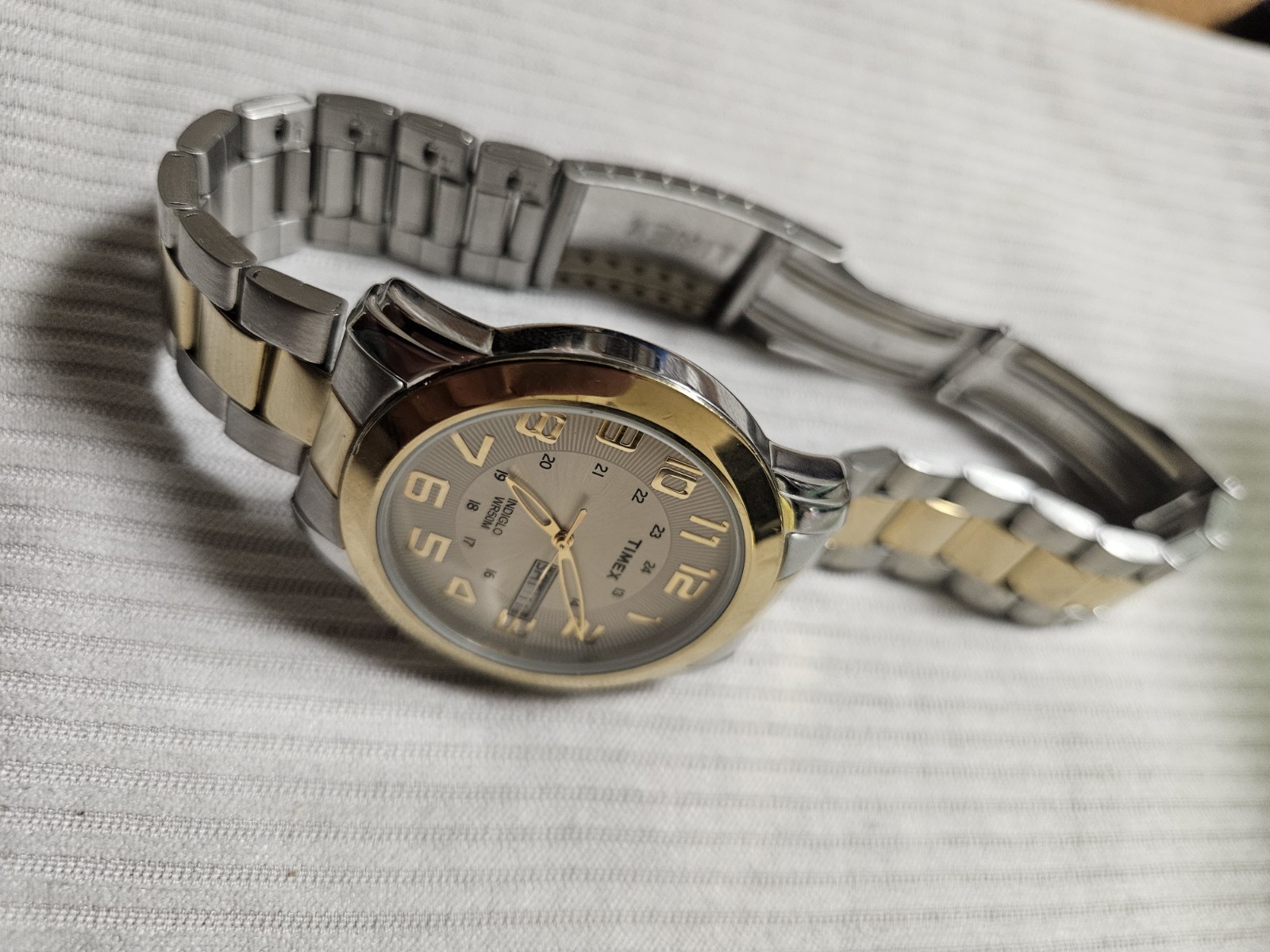 Timex Indiglo Quartz Analog 50m White Dial Two-Tone SS Bracelet Day/Date