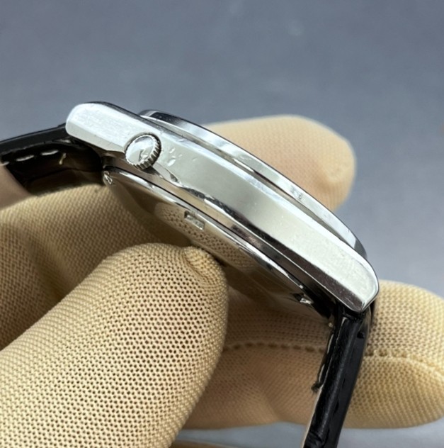Vintage Seiko 5 Automatic Matte Black Dial Japan Made Men’s Watch 6309-8830.