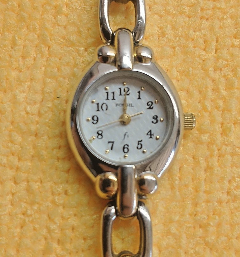 Vintage/Retro Fossil F2 Ladies Watch ES-8820, New Battery