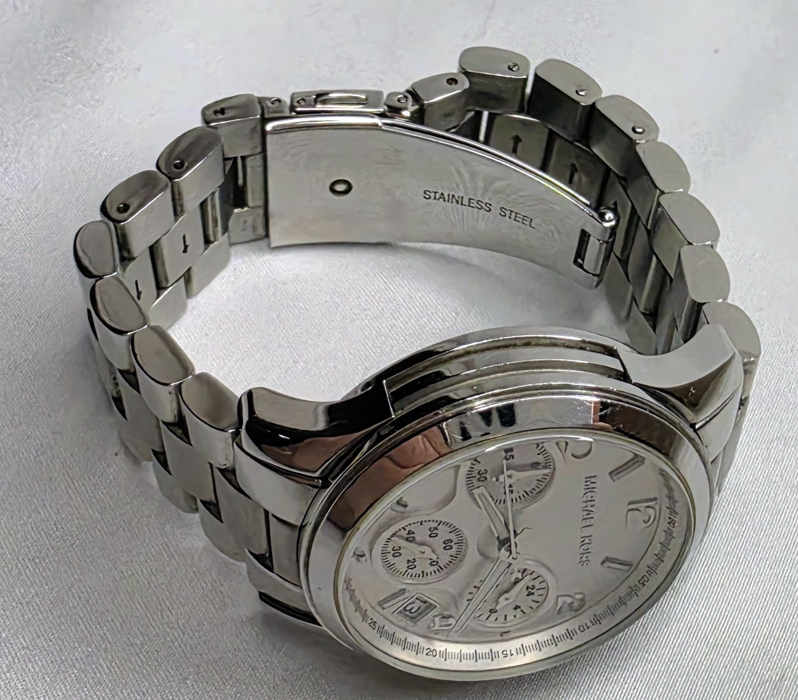 Michael Kors Ladies Silver Chronograph Stainless Wristwatch MK-5076 New Battery