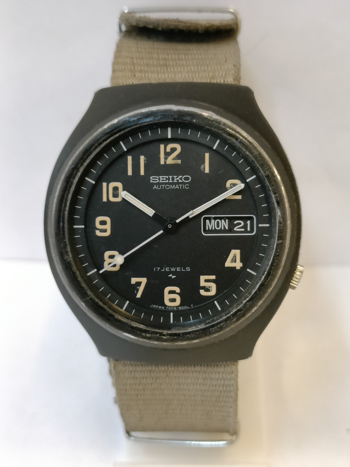 VINTAGE SEIKO MILITARY 17J AUTOMATIC BLACK DIAL 7009-9000 JAPAN MEN’S WORKING