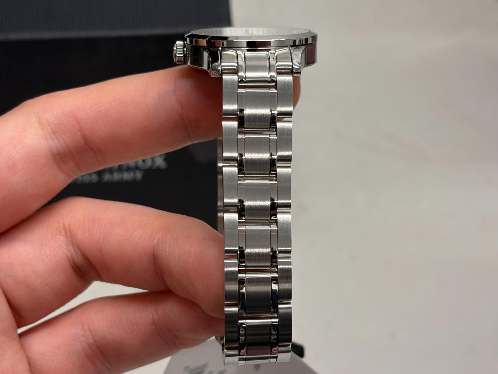 Victorinox Alliance Quartz Movement Silver Dial Ladies Watch 241539 – USED GOOD