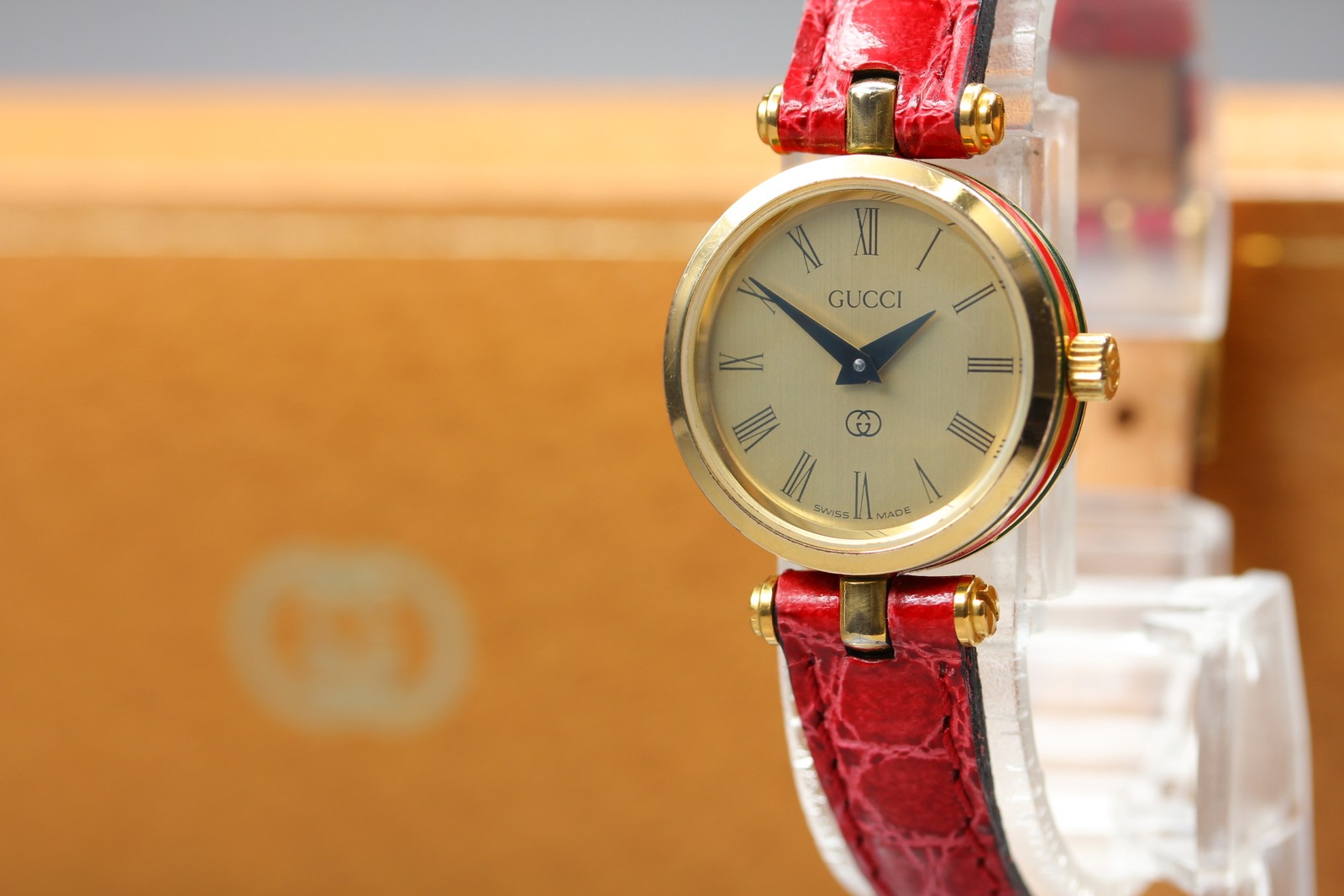 [Near MINT] GUCCI 2040L Gold Dial Round Quartz 22mm Women’s Watch From JAPAN