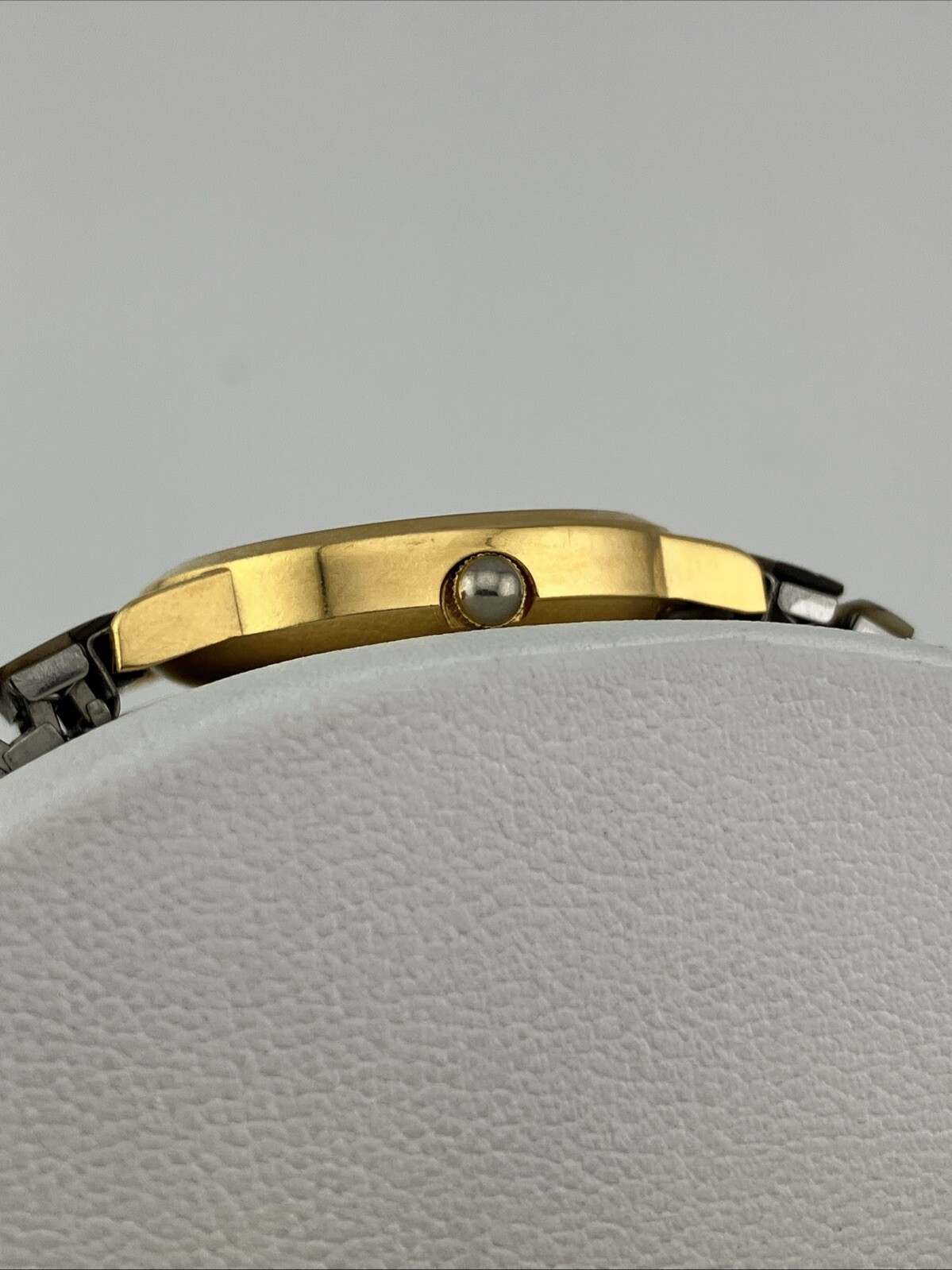 Vtg Futura Ladies 28mm Watch Gold Tone Abalone Band Floating Stone Bezel – RUNS