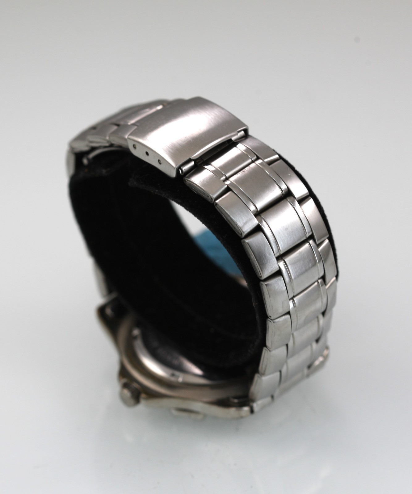 Relic Wet Watch Men Silver Stainless Steel 50m Water Resist Battery Red Quartz