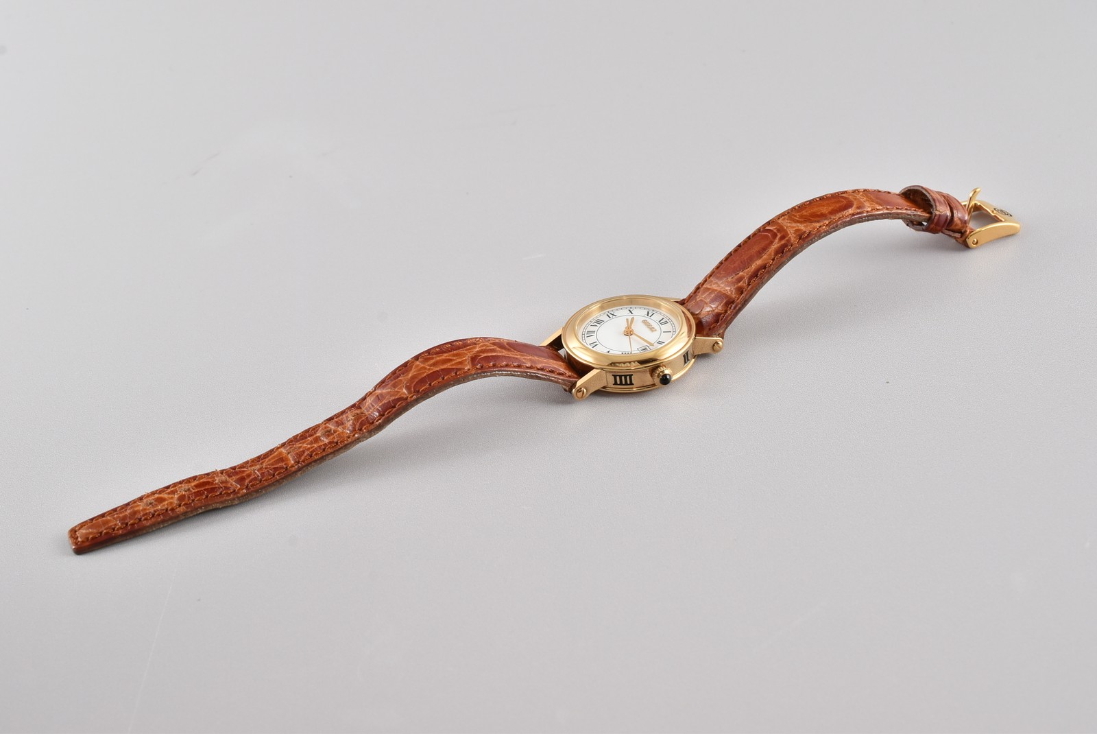 N MINT Gucci 7200L Swiss Made Gold Women Roman Dial Date Quartz Watch