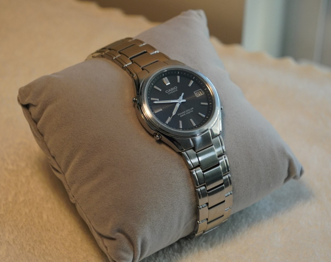 Casio Lineage Watch men 38mm Black Dial Steel Solar LIW-120 Runs New Crystal
