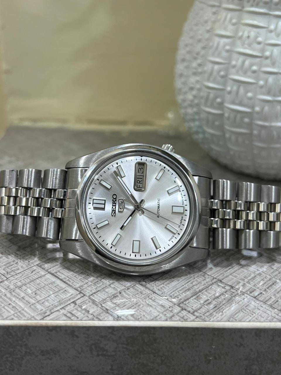 Seiko 5 Automatic White Dial Mens Watch Japan Made 7009