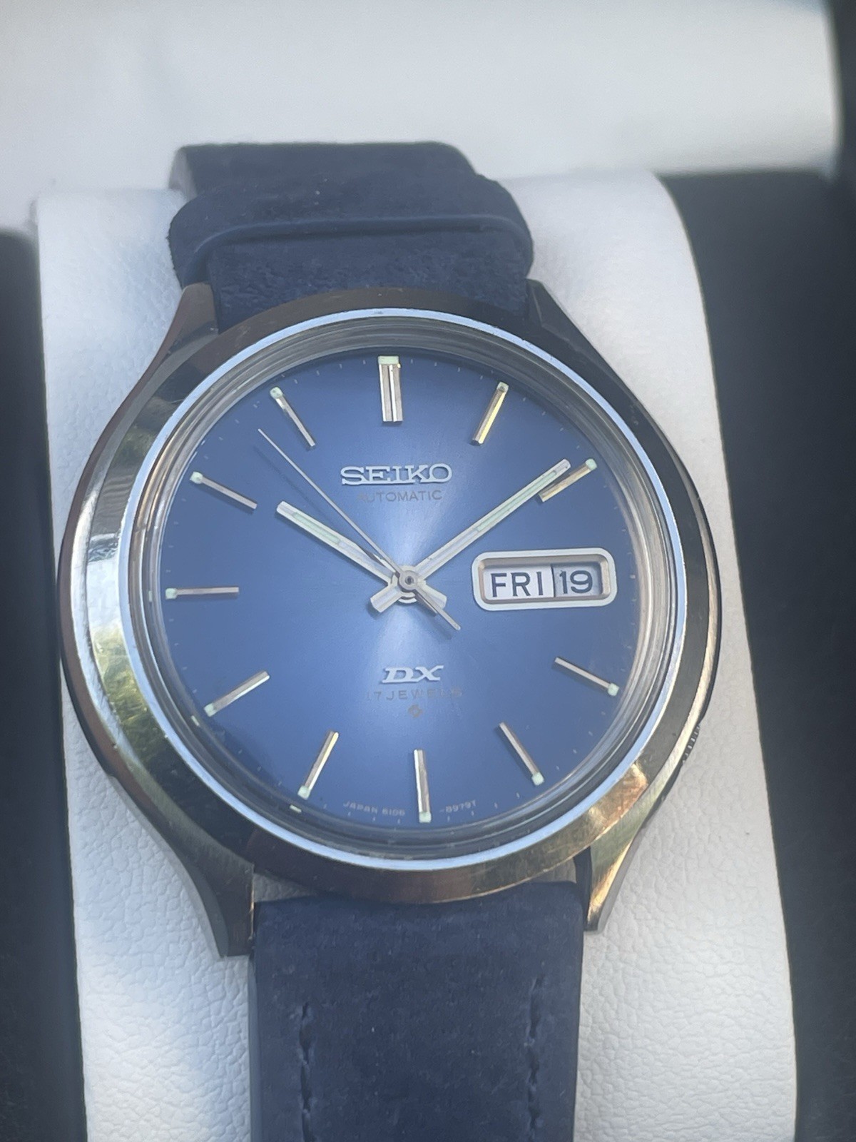 Vintage Seiko DX 6106-7649 Automatic Day Date Stunning Blue Sunburst Dial Watch