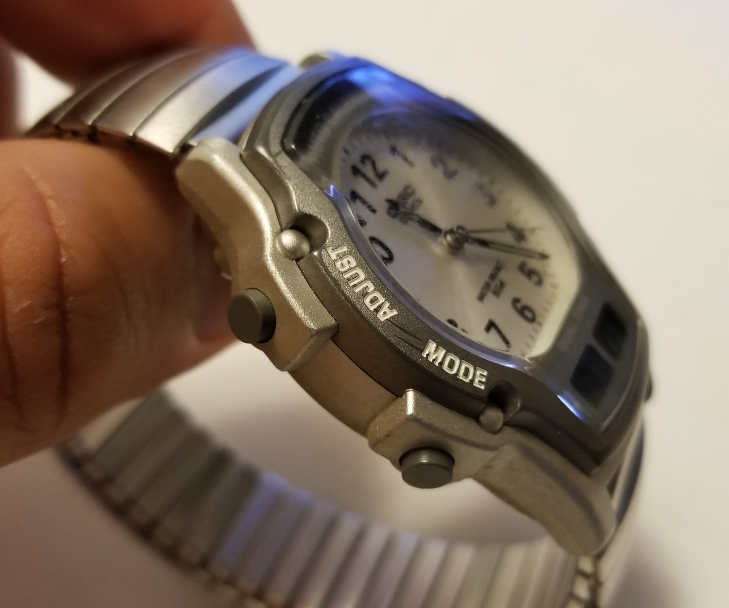 VINTAGE CASIO ILLUMINATOR  AW-24 MODULE 2318 QUARTZ AUTO CALENDAR DUAL TIME